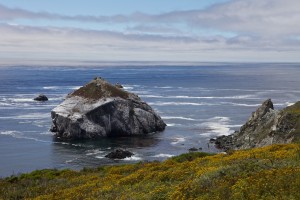 Ein Felsen im Meer, entlang der Route No. 1